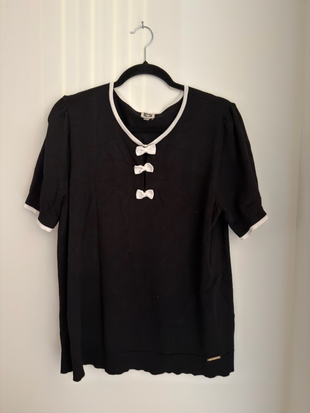 Anne Klein Black and White Bow Knit Top